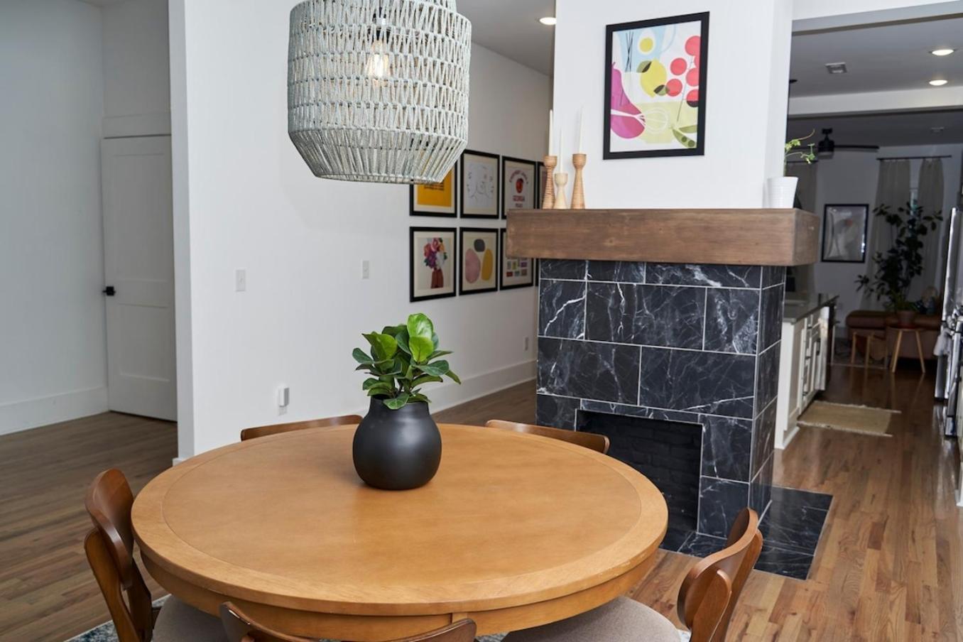 Spacious Retreat Near Downtown, Atl アトランタ エクステリア 写真