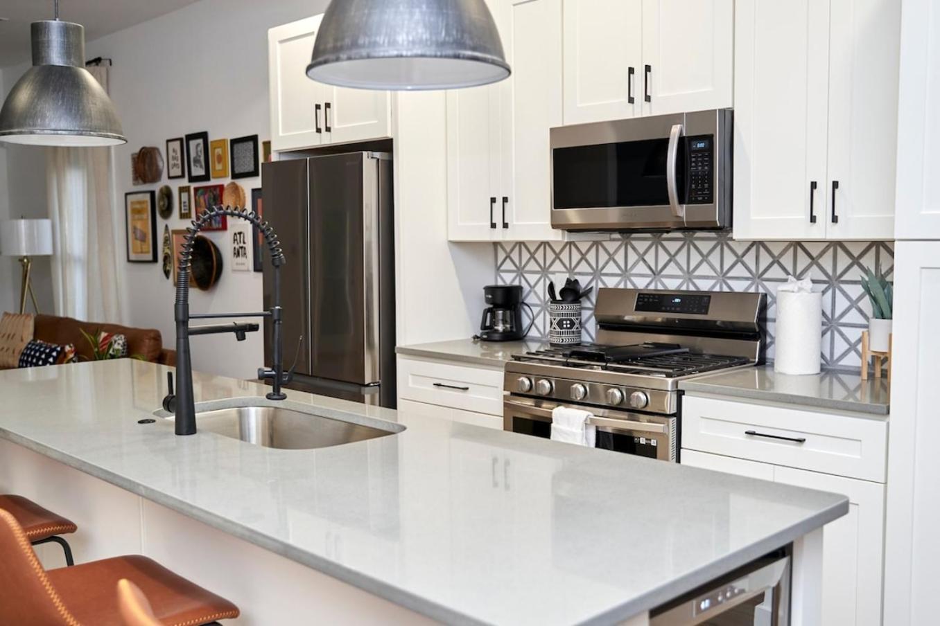 Spacious Retreat Near Downtown, Atl アトランタ エクステリア 写真